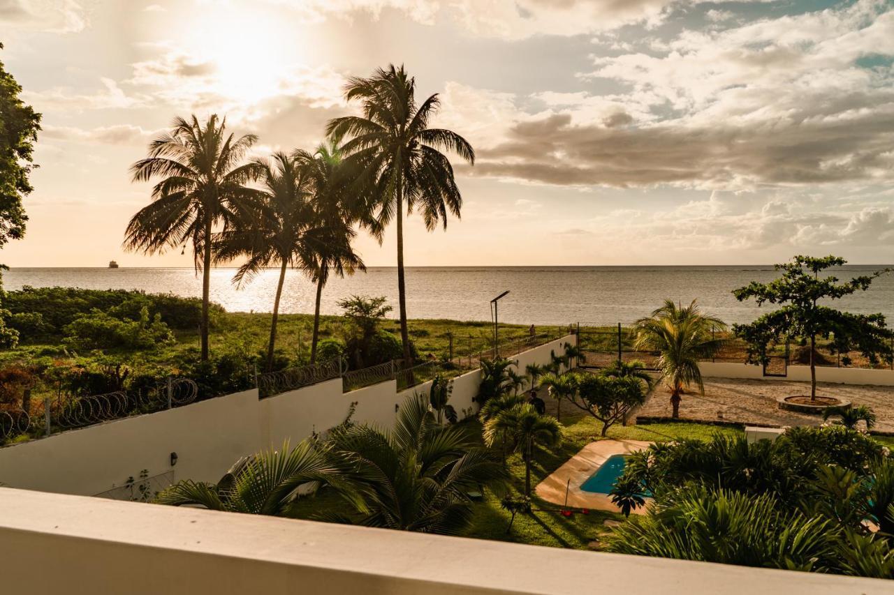Stella Marris Beachfront Villa Pointe aux Sable Exterior photo